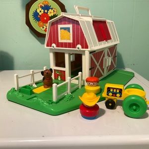 1990 Fisher price farm barn with tractor ,dog and two FP people
